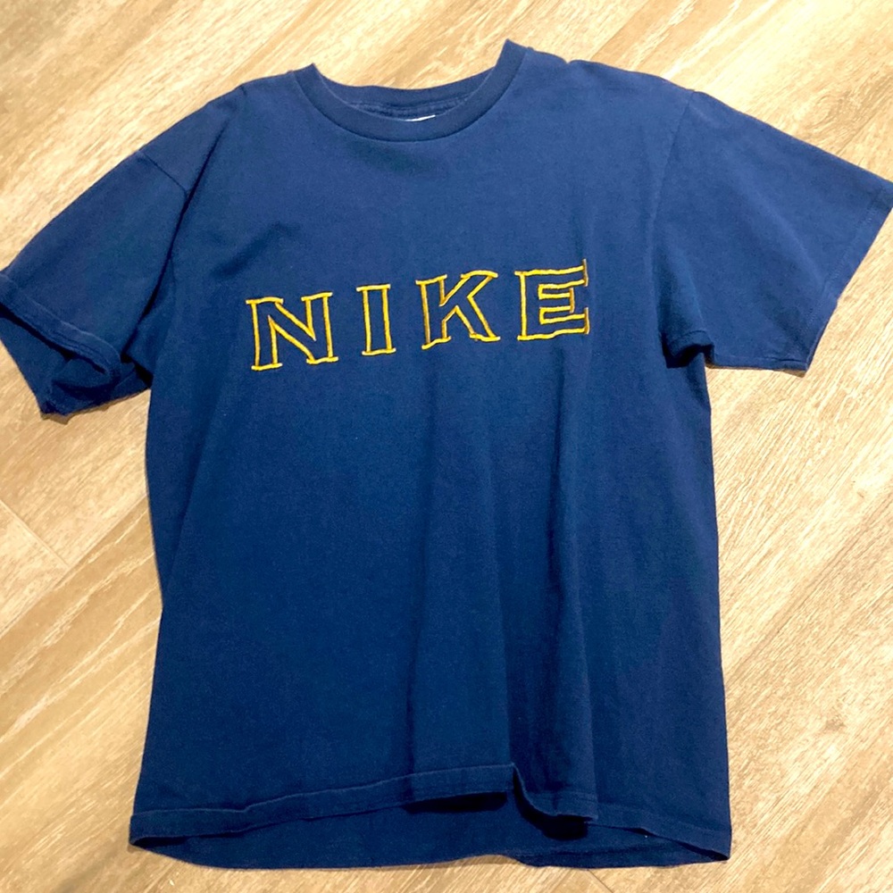 Vintage Nike T Shirt, mens size medium. Gold and navy color